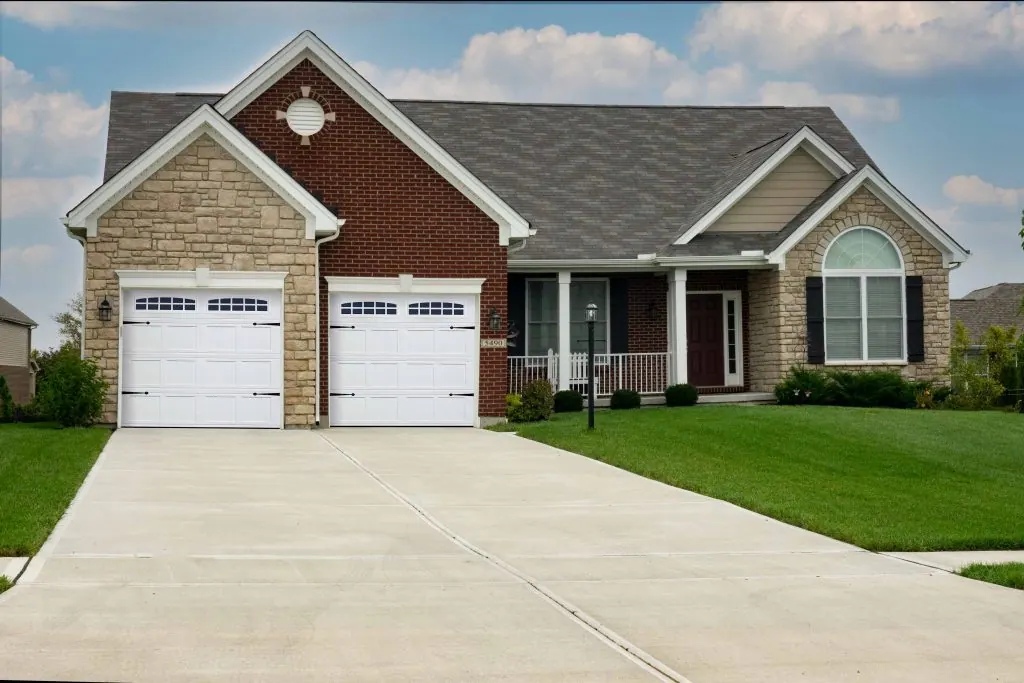 Safe-Way Choice Series Model 46/47 stamped-carriage garage door
