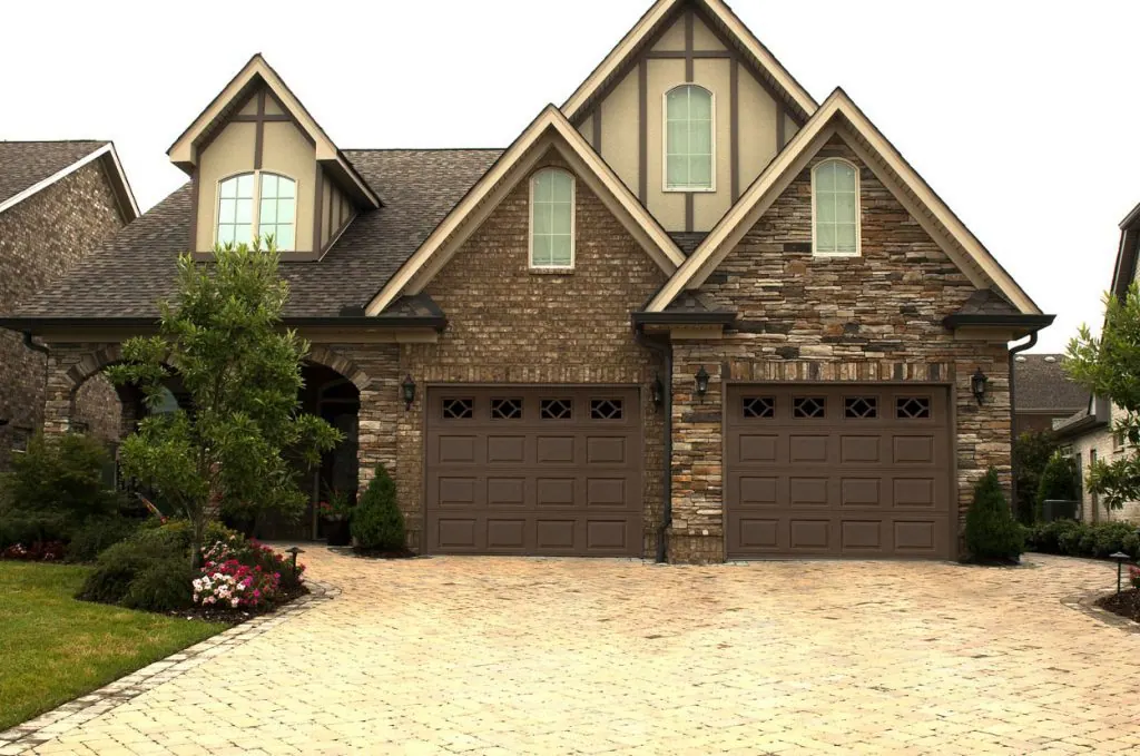 Safe-Way Deluxe Series Model 50/51 short raised panel garage door