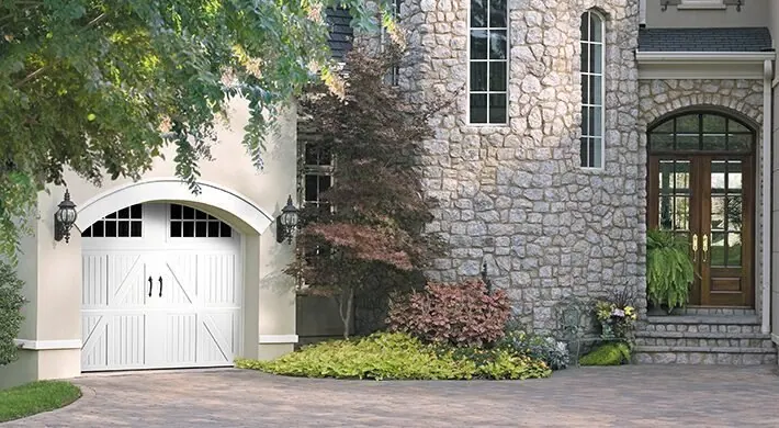 Classica Lucern in True White with Seine windows and Blue Ridge handles.