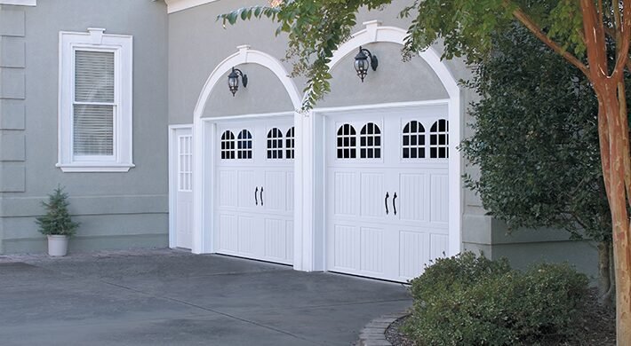 Classica Tuscany in True White with Rhine windows and Blue Ridge handles.