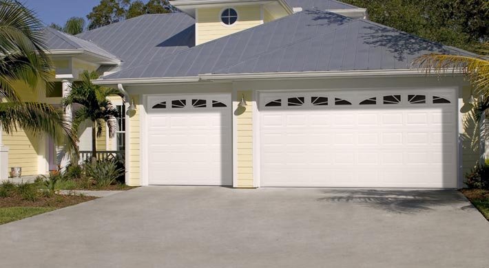 Traditional Short Panel design in True White with Sunray window inserts.