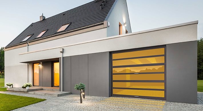 MultiView design in Dark Bronze finish with Clear glass.