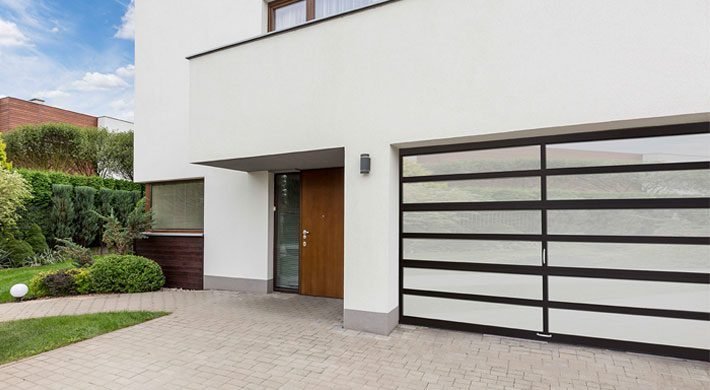 MultiView design in Black finish with Snow glass.